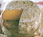 Tomme Céronnée cheese