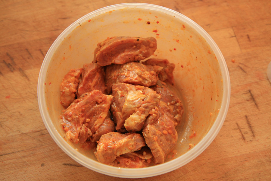 Lamb fillet medallions, marinading.jpg.