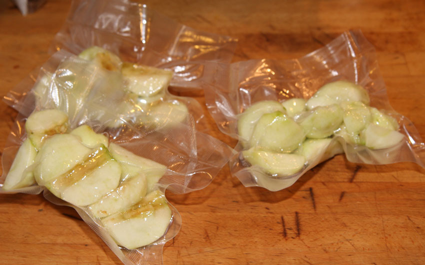 Vacuum packed apple slices.jpg.