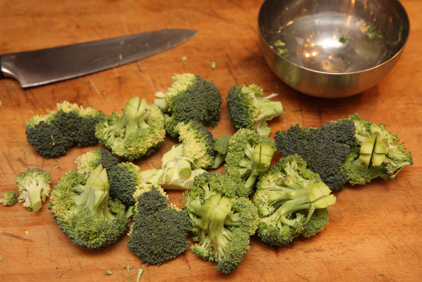 Steamed broccoli cooking evenly.jpg.