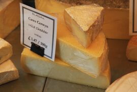 Caws Cerwyn cheese