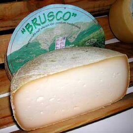 Brusco (Caciotta stagionata) cheese