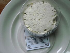 Cotswold Peppercorn cheese