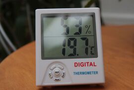 Digital thermometer with humidity reading